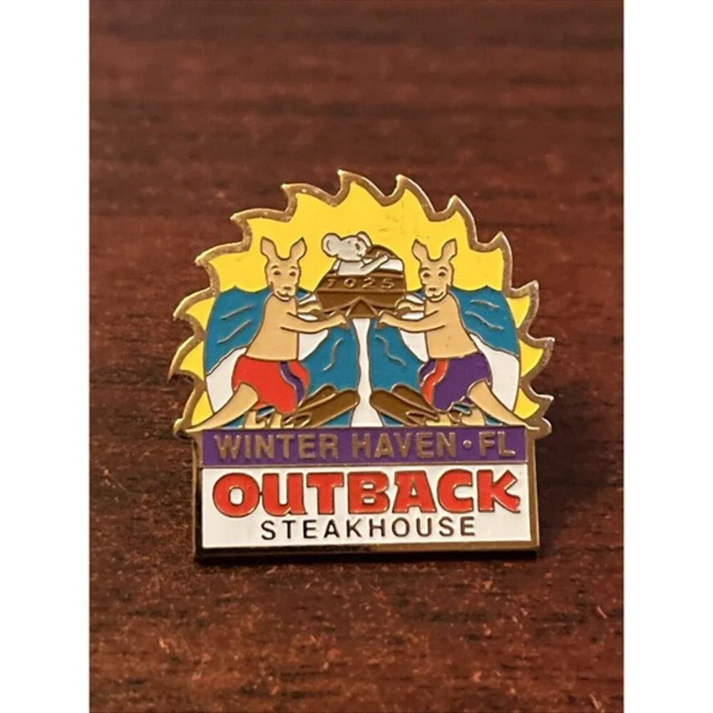 Outback Steakhouse Winter Haven Florida Kangaroos Water Skiing Lapel Hat‎ Pin